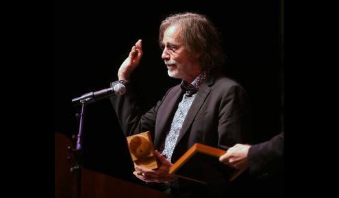 jackson Browne accepting Gandhi Award PIX495x290_DPI72